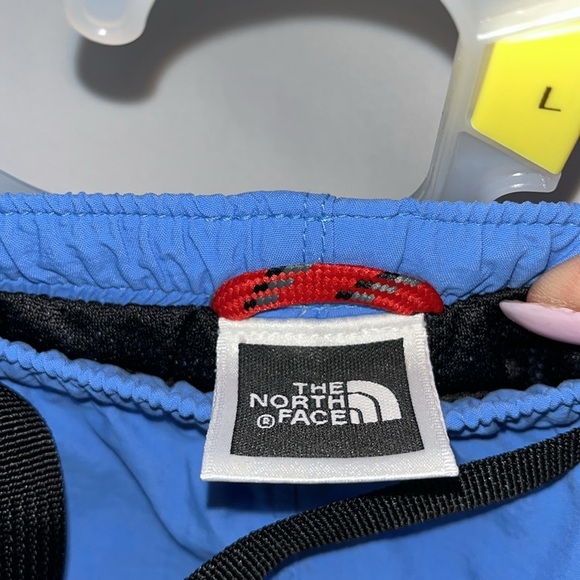 The North Face WOMEN'S belted lined shorts pockets Sz Lg in blue - Picture 7 of 11